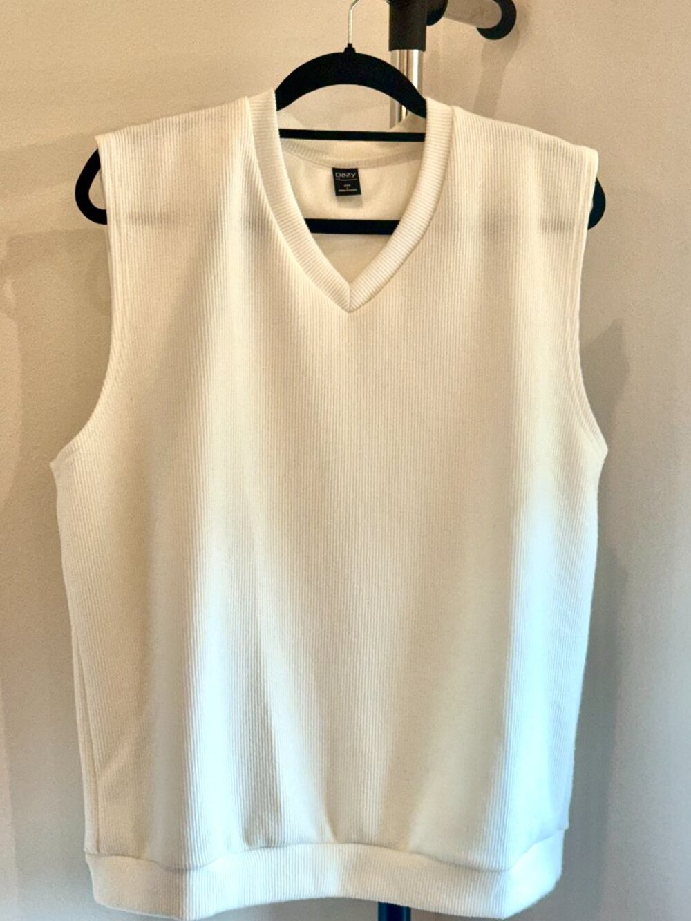 DAZY Off-White Ribbed V-Neck Sweater Vest - Size L